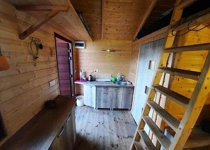 Niewygodny Z Wlasnym Podworkiem Wisełka